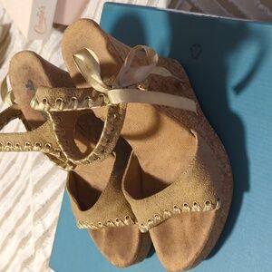 Groove cork wedges
